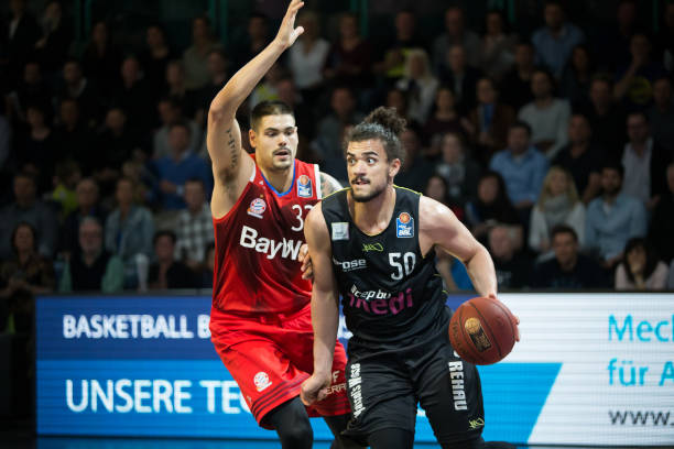 前场接连倒 前场接连倒