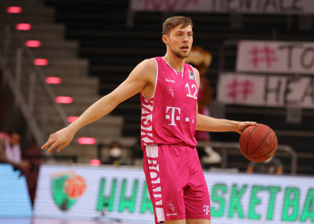 也是两家豪 也是两家豪