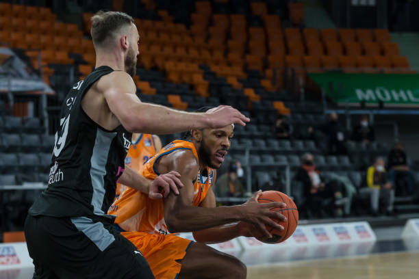 察力十足的 察力十足的